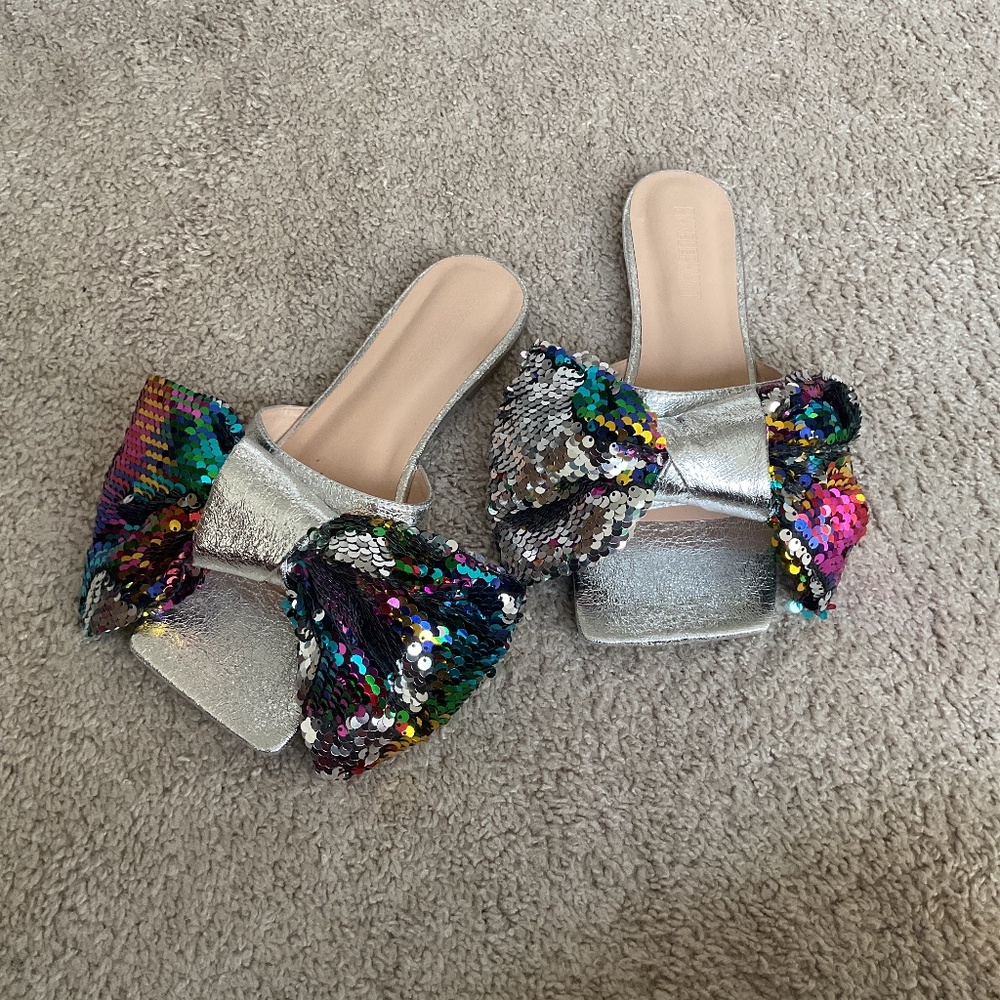 PNKELEPHANT Rainbow Sequin Bow Sandals Metallic Silver Size 40